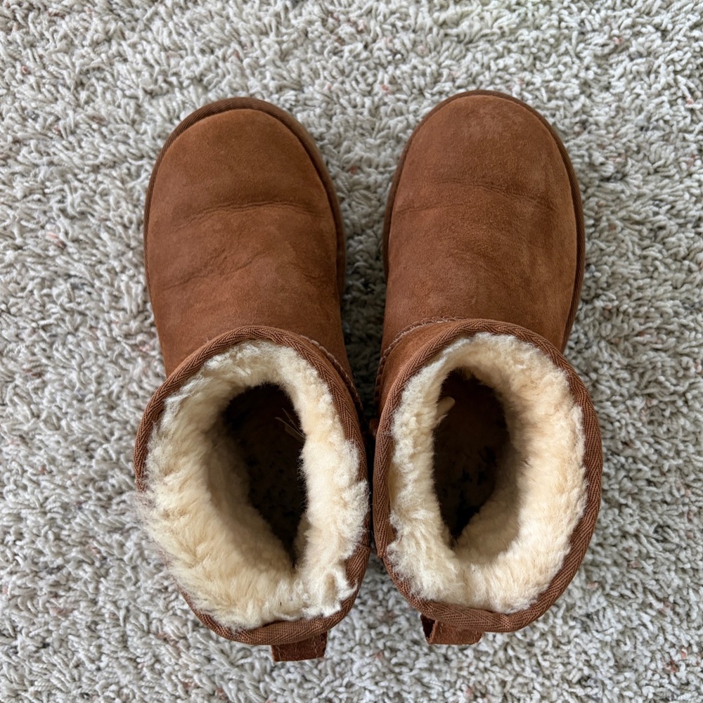 Uggs Brown Kids size 3 or Womens size 5 - Picture 2 of 4